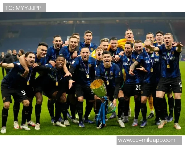 米兰发布意大利超级杯海报迈尼昂莫德里奇拉比奥特齐亮相